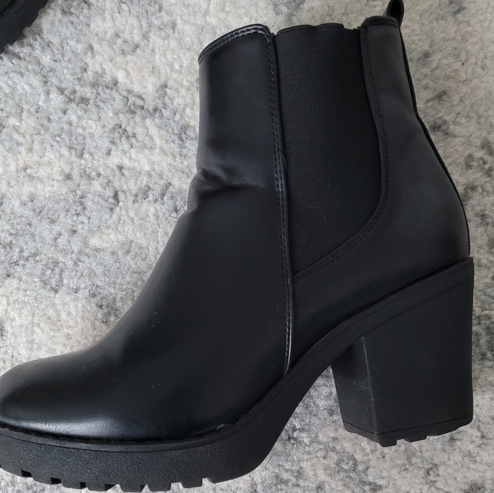 Platform boot size 6